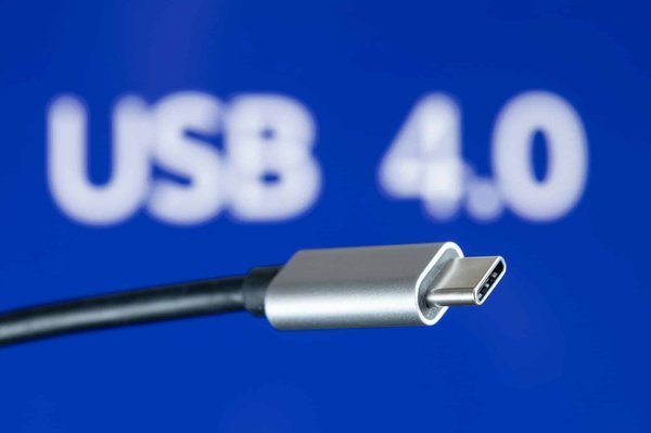 Quels sont les avantages de l'USB 4 pour le transfert de données et la charge rapide?